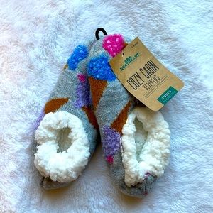 Kids Fuzzy Slippers - Size Youth Shoe Size 10K - 4